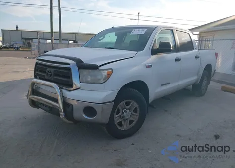 2010 Toyota Tundra Grade 5.7L V8 z USA, uszkodzony, nr VIN 5TFDW5F10AX111024